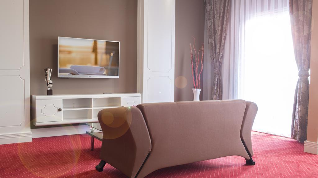 Semitronix Hotel Prishtina Prisztina Zewnętrze zdjęcie